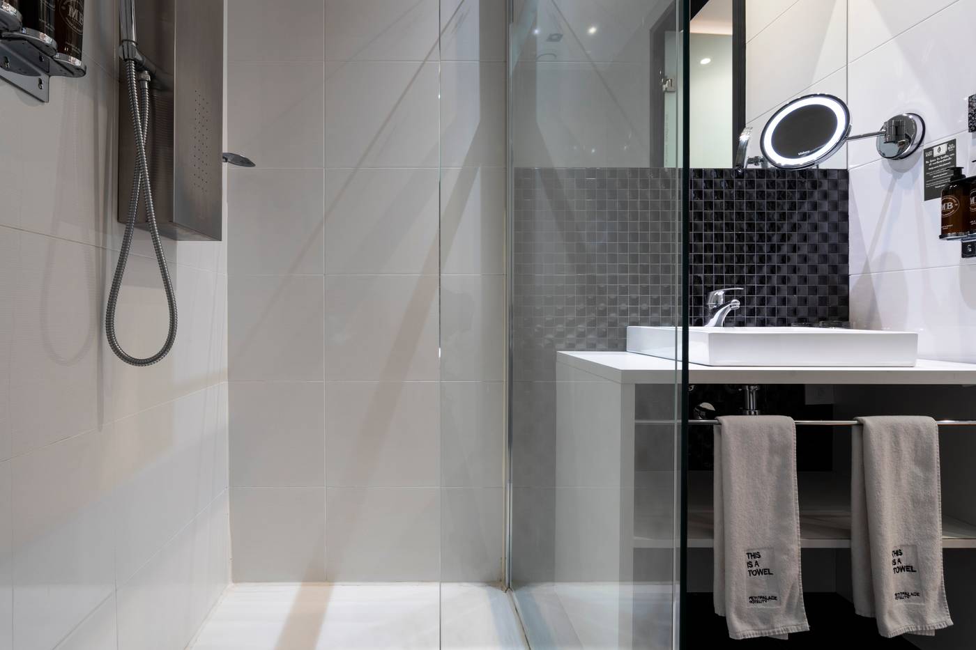 Petit-Palace-Lealtad-Plaza-Room-52