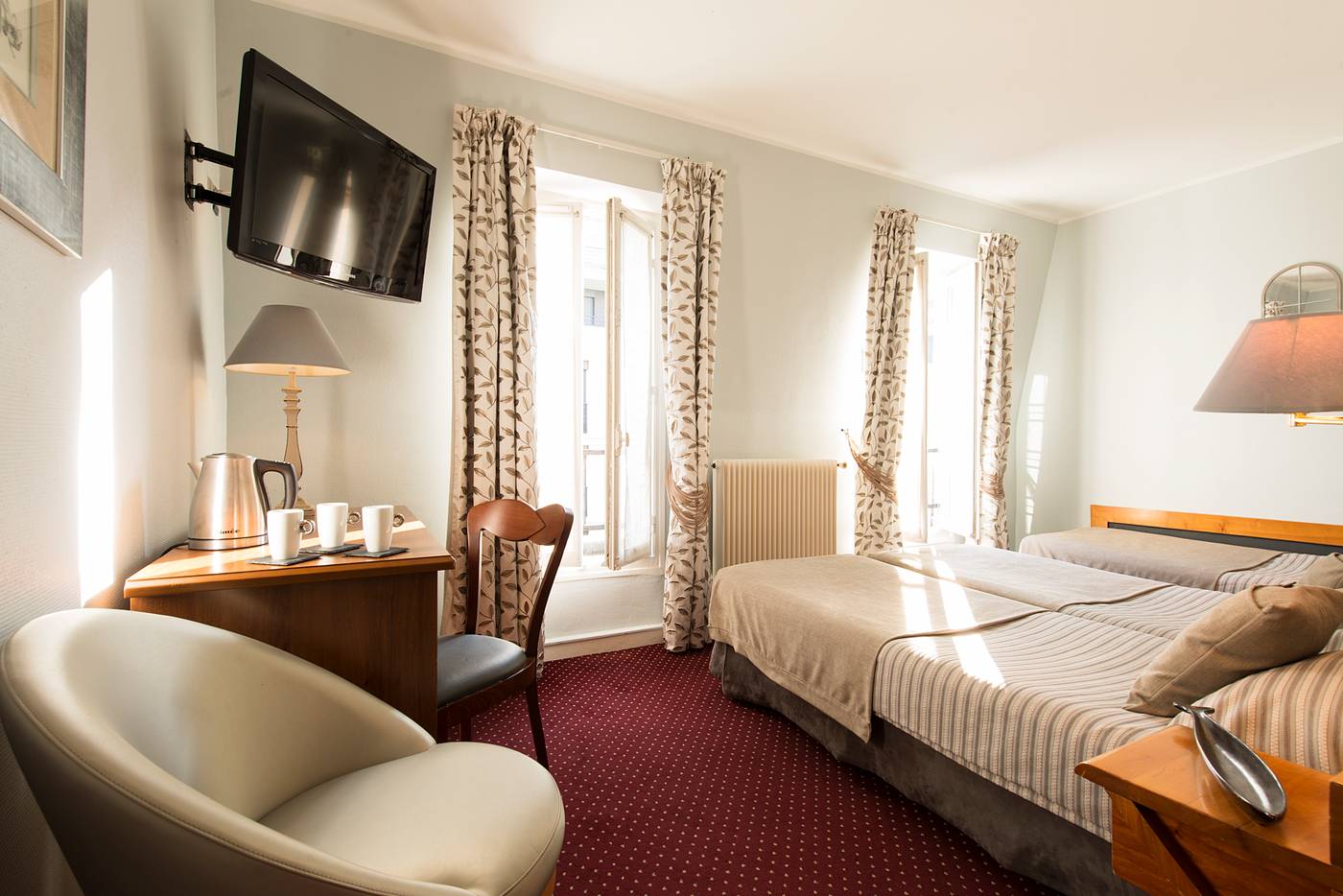 France-Eiffel-Room-4