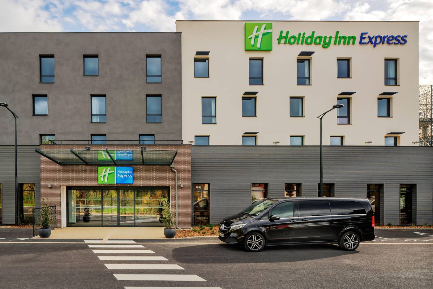 Holiday-Inn-Express-Marne-La-Vallee-Val-D-Europe-General-view-3