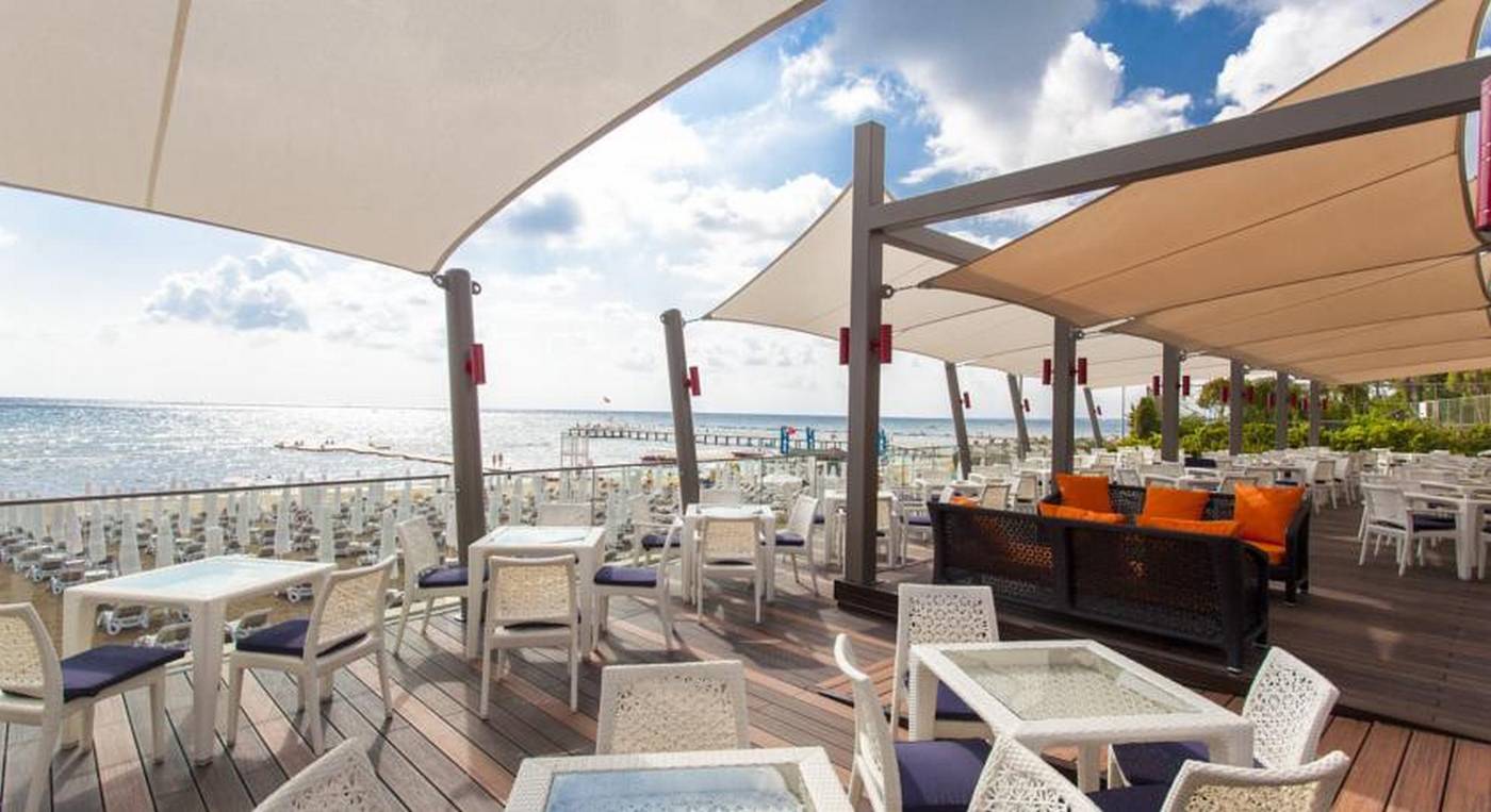 The-Sense-De-Luxe-Hotel-Terrace-62