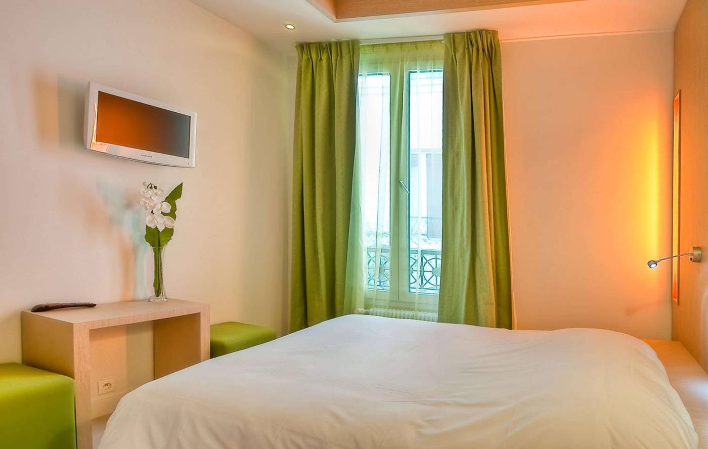 Kyriad-Par----s-10---Canal-Saint-Martin--R----publique-Room-42