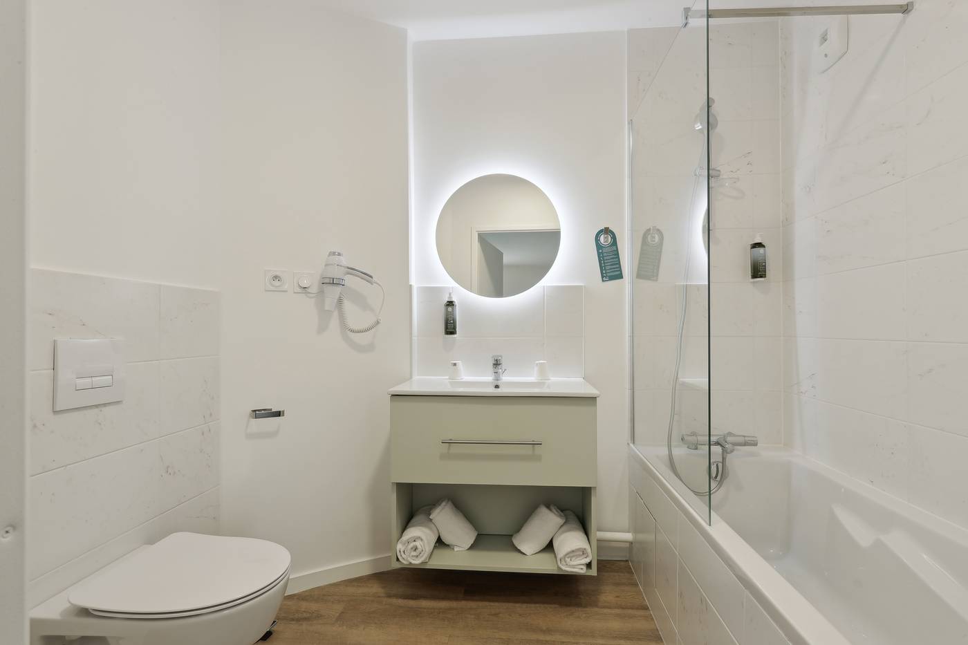 All-Suites-Noisy-Le-Grand-Room-25