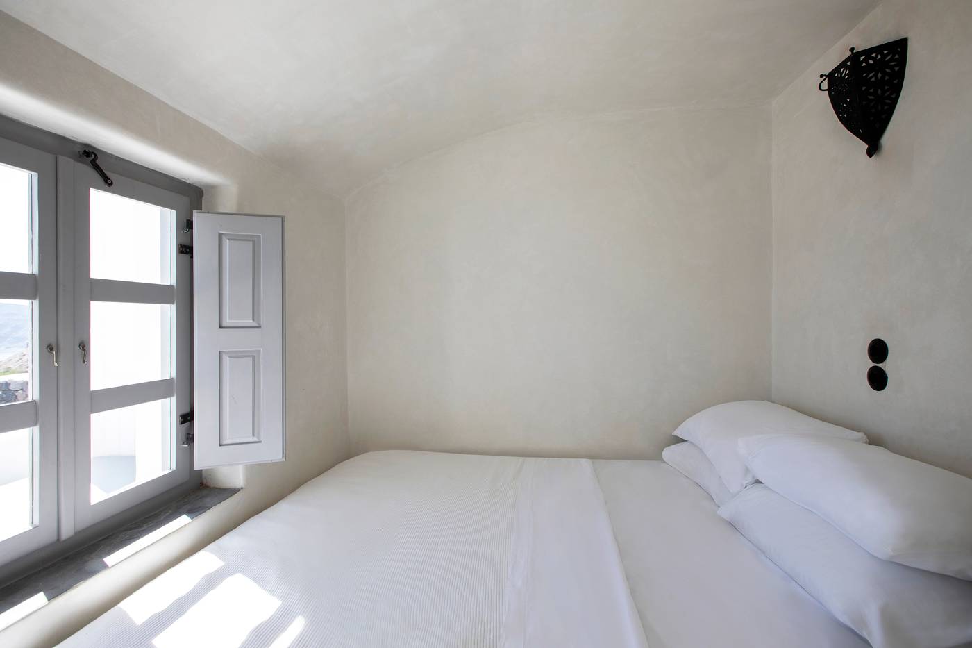 Ducato-Di-Oia-Room-22