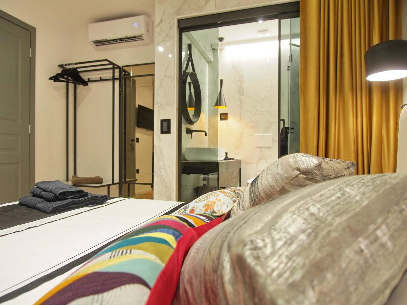 La-Vita-E-Bella-Ii-Room-13