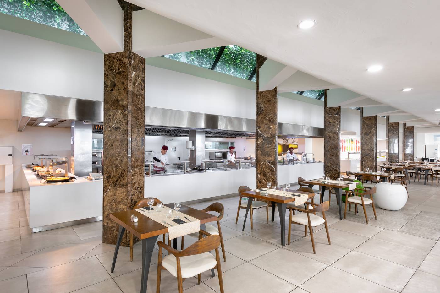 Alexandre-Hotel-Gala-Restaurant-47