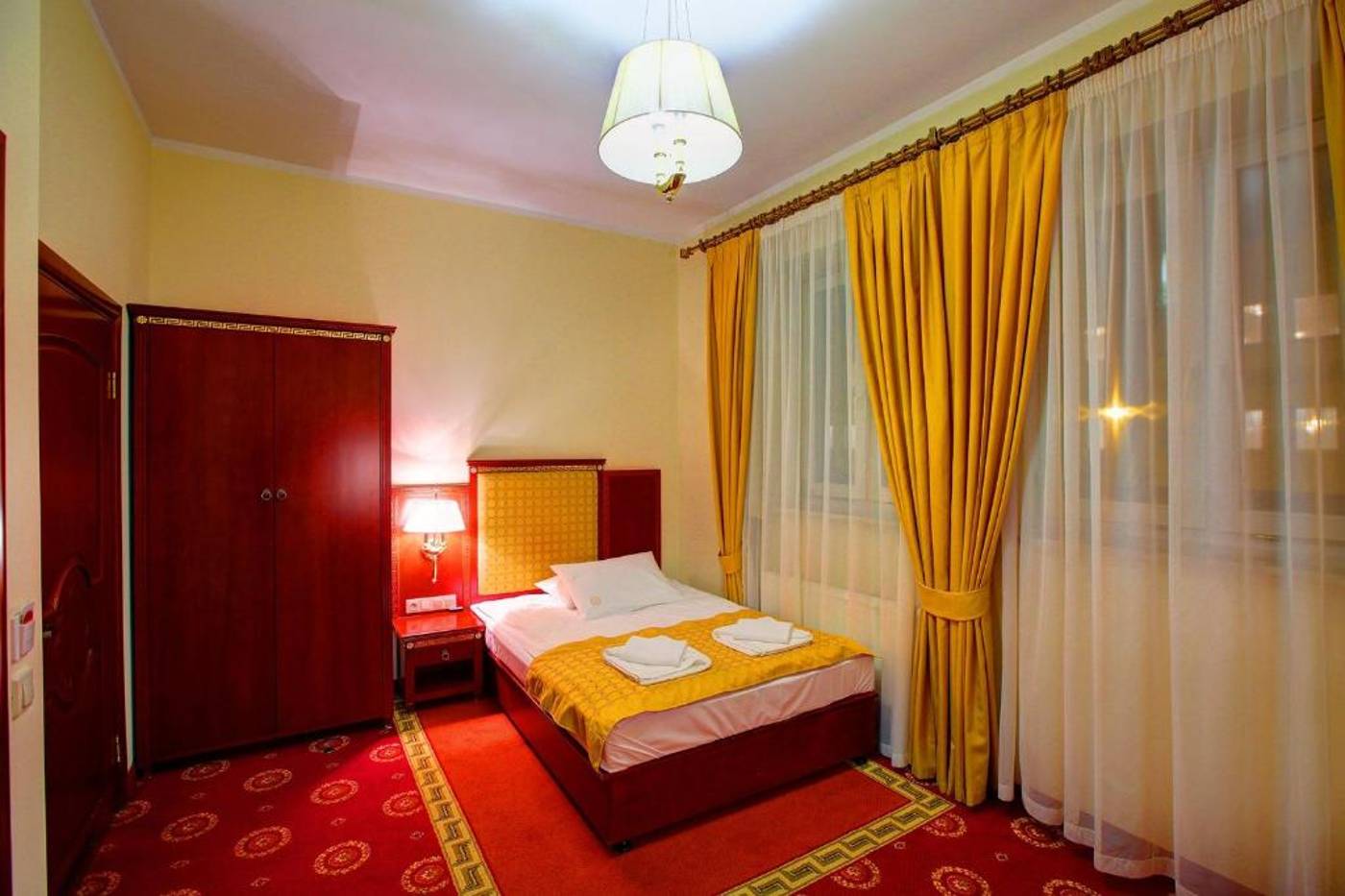 Holiday-Park-Room-10