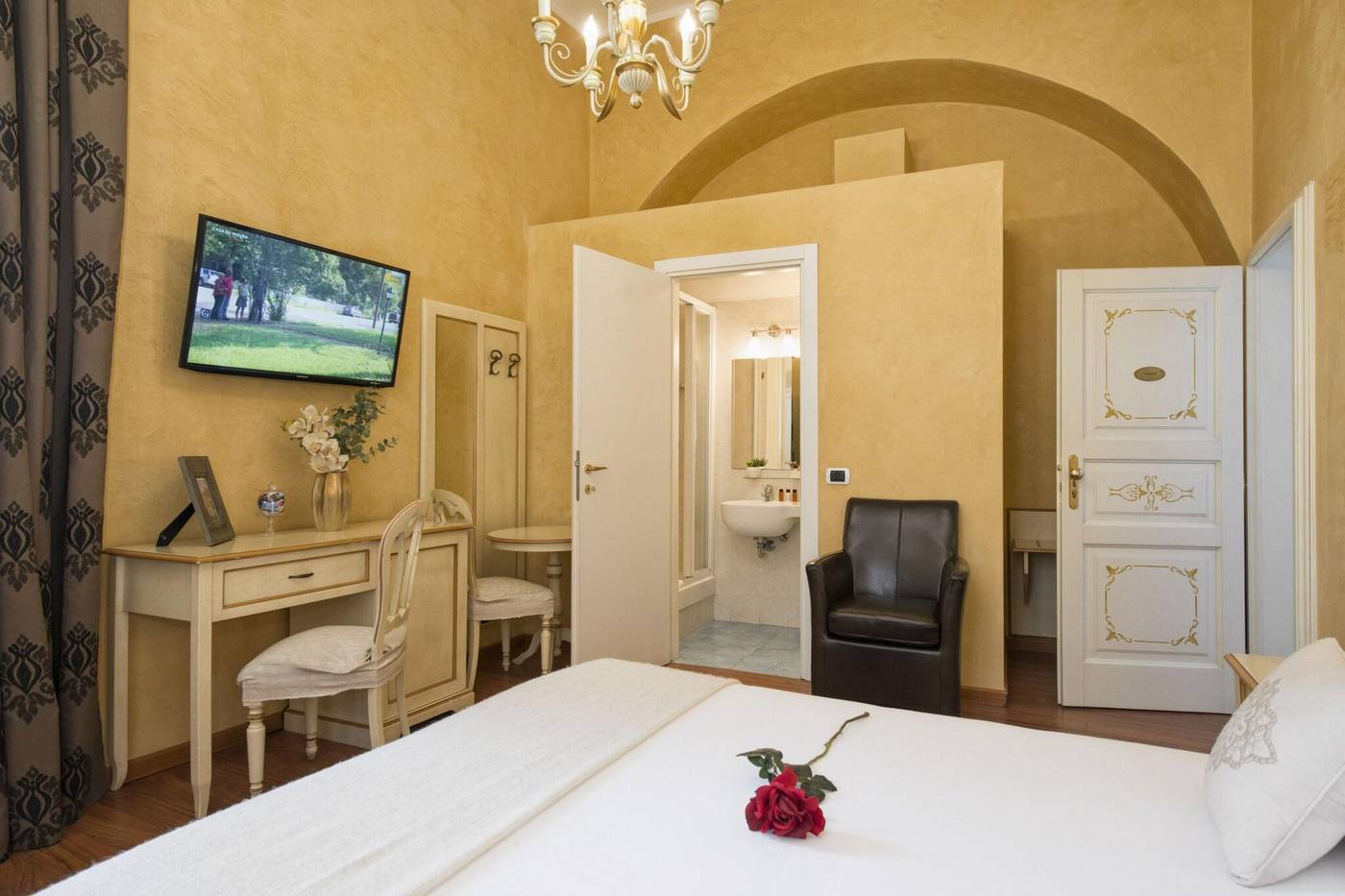 Navona-Tower-Relais-Room-4