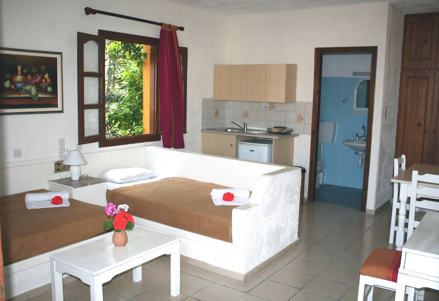 Semiramis-Apartments-Room-15