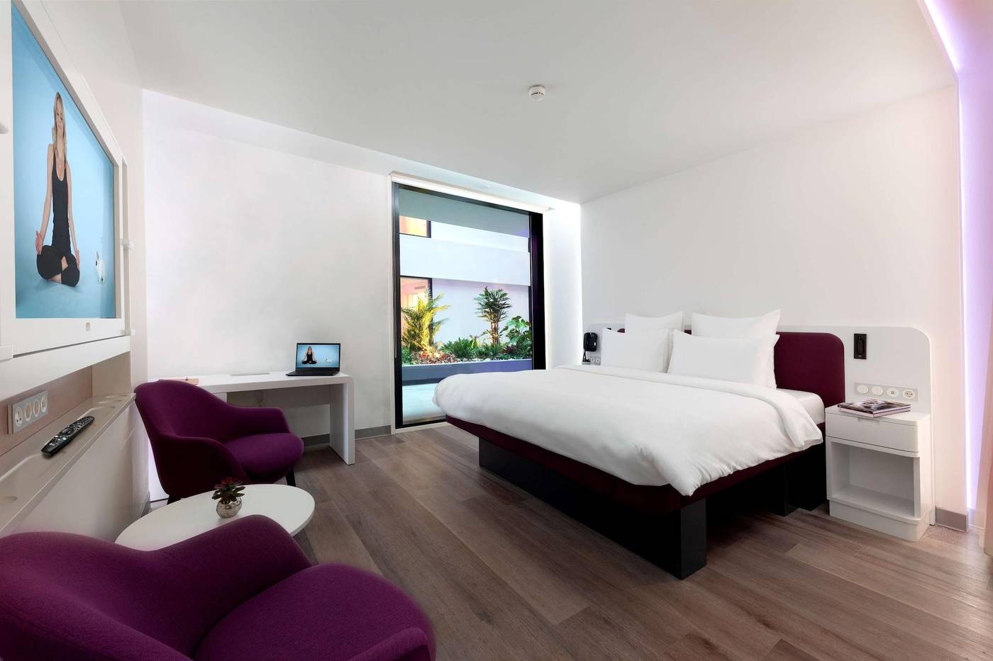 Yotelair-Istanbul-Airport-Airside--Duty-Free-Room-5