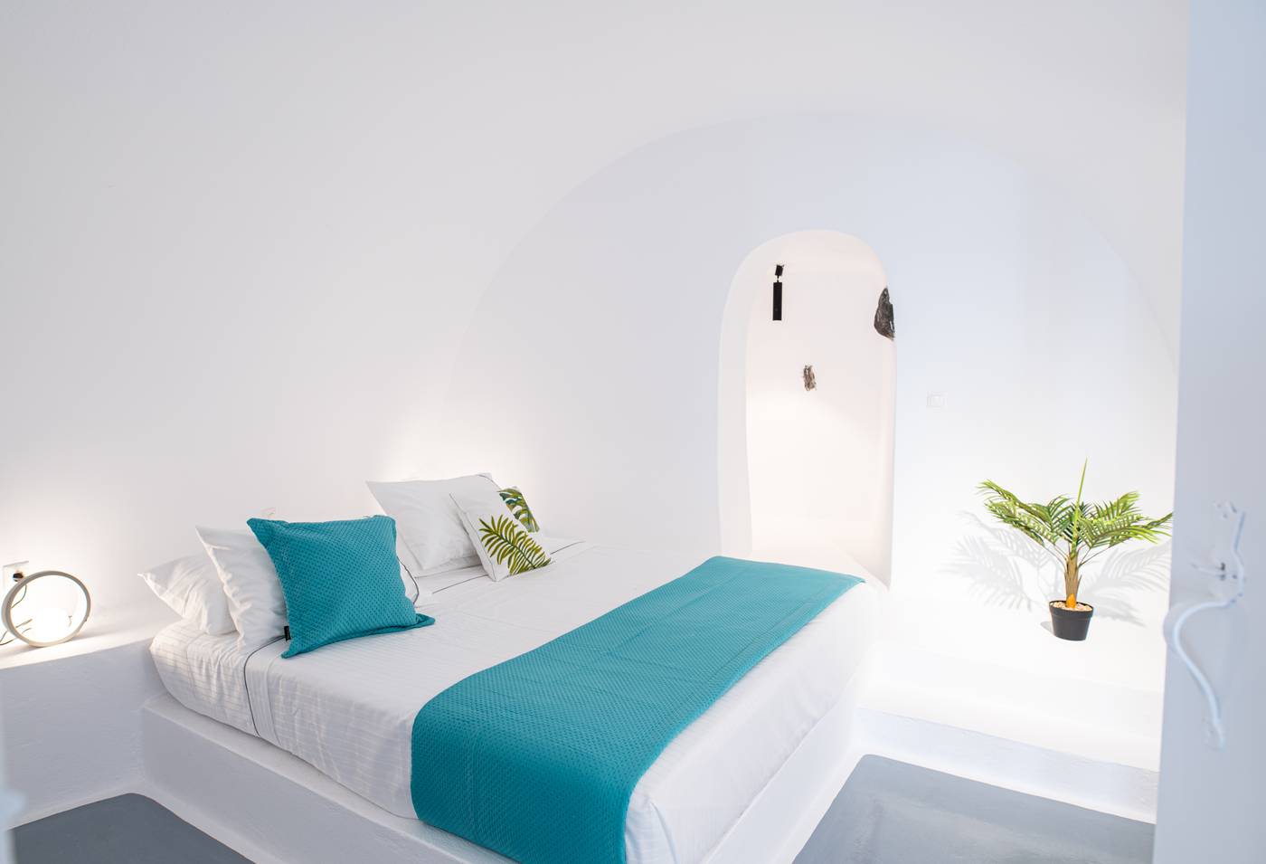 Heaven-s-Edge-Room-13