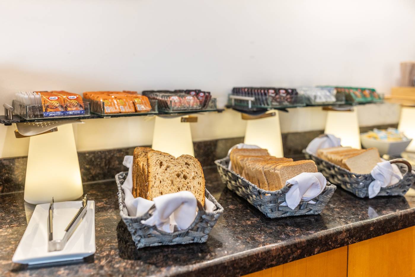 Atrium-Hotel-Vancouver-Restaurant-67