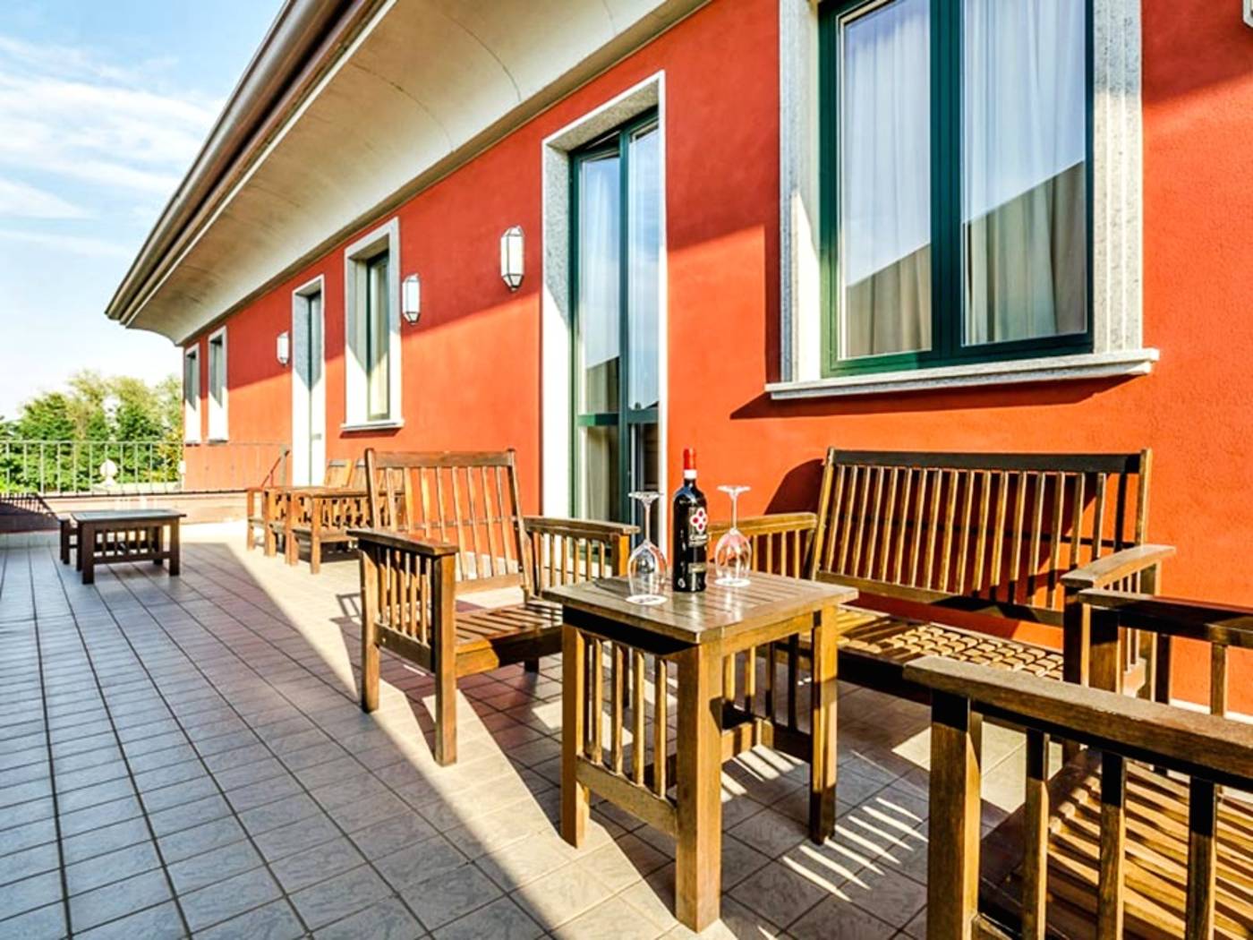 Silver-General-view-2