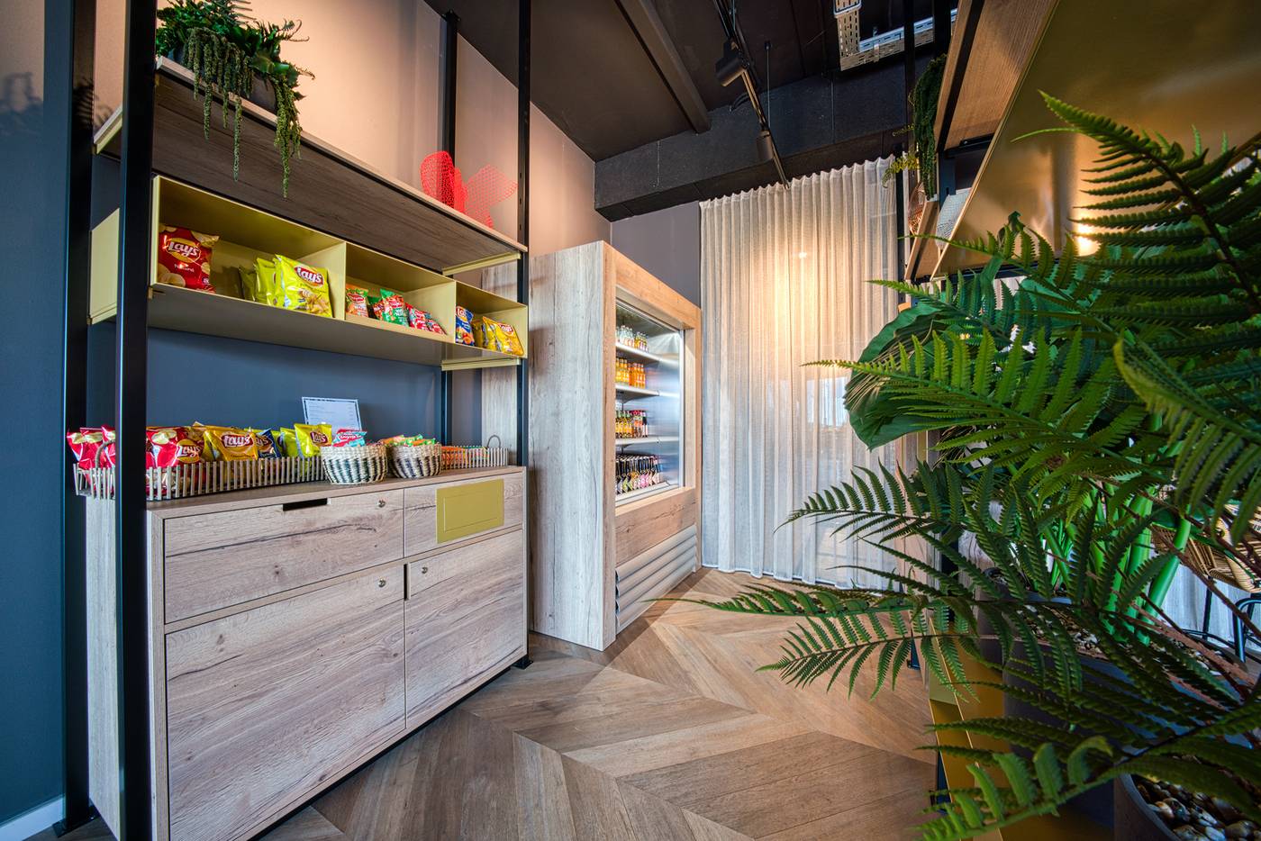 Ninetynine-Amsterdam-Airport--Trademark-Collection-Lobby-19