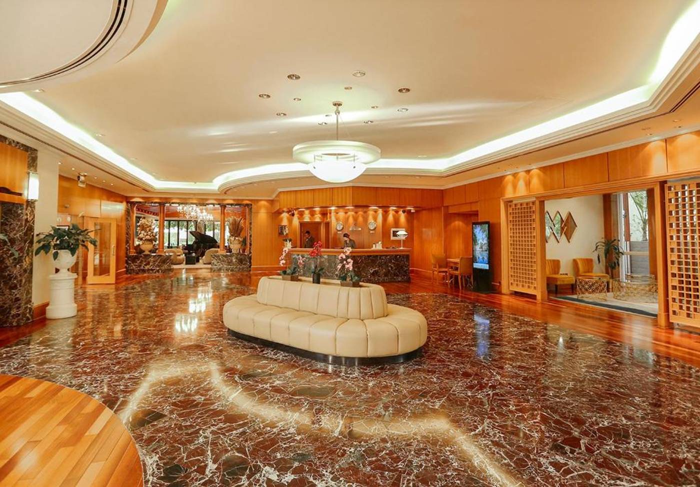Dubai-Marine-Beach-Resort-and-Spa-Lobby-59
