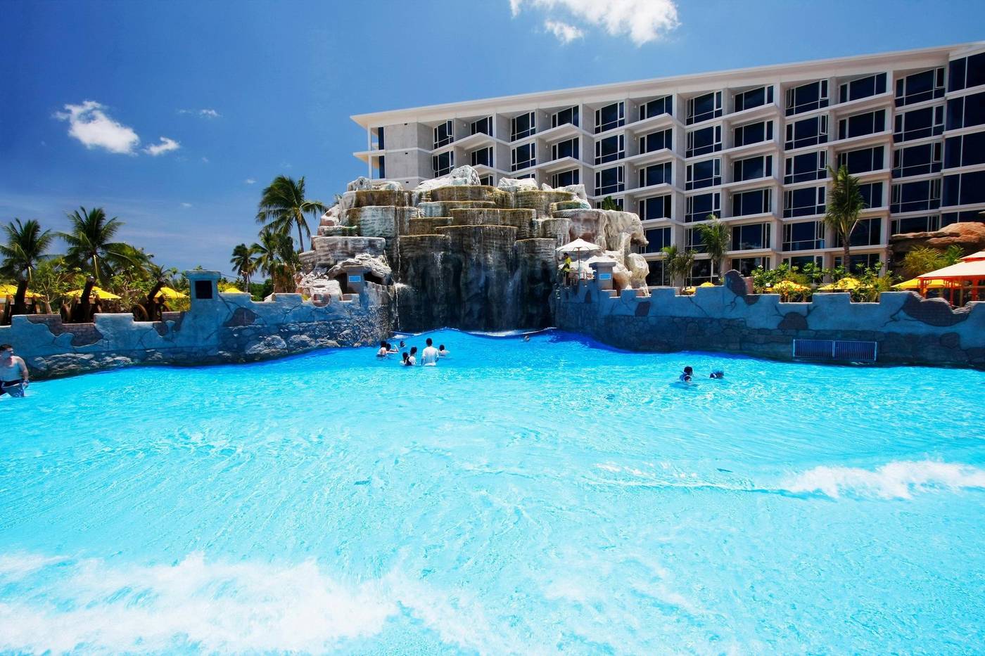 Splash-Beach-Resort-Sports-and-Entertainment-2