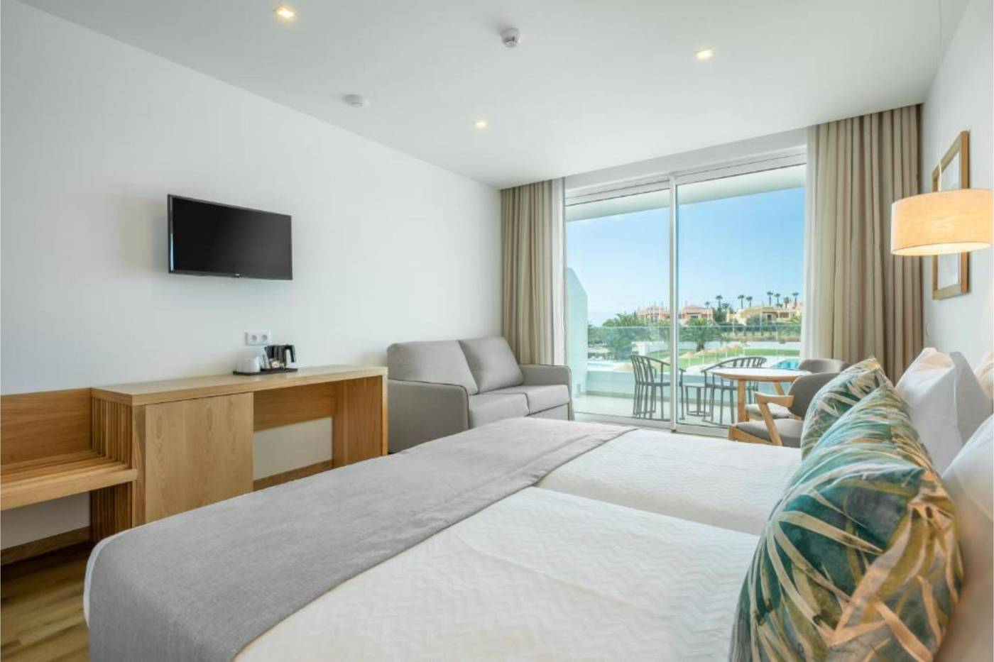 ----ncora-Park-Room-27