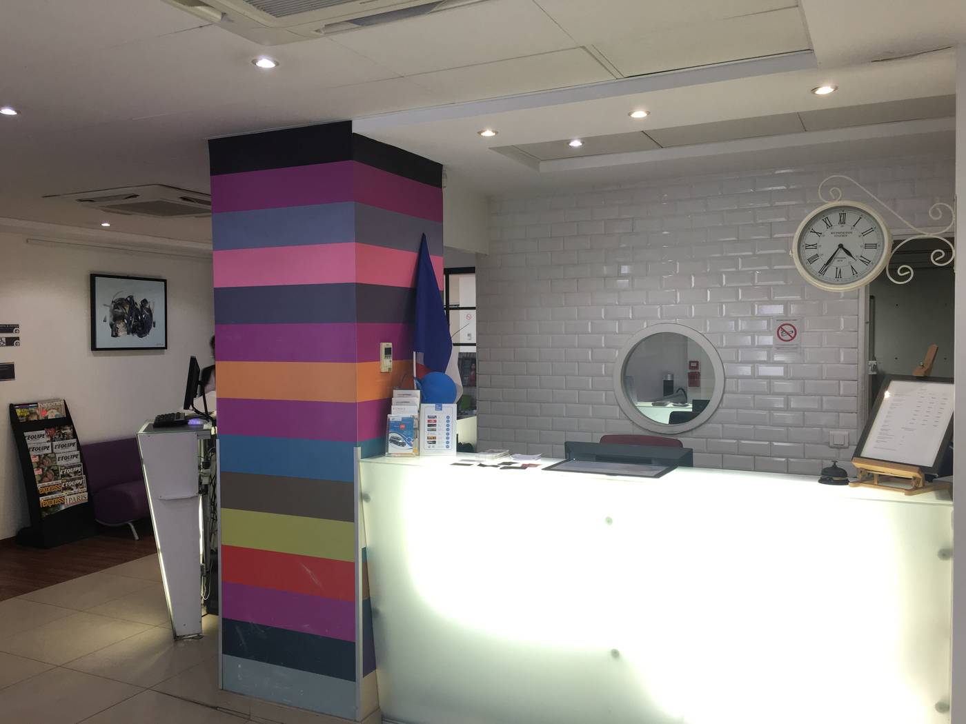 Comfort-Hotel-Paris-La-Fayette-Lobby-9