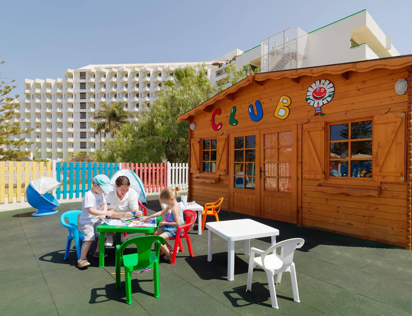 H10-Las-Palmeras-Sports-and-Entertainment-49