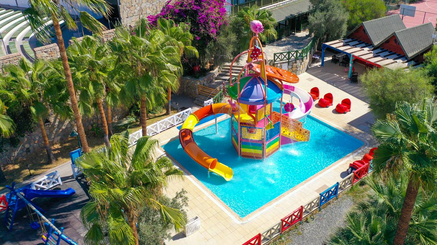 Crystal Green Bay Resort & Spa