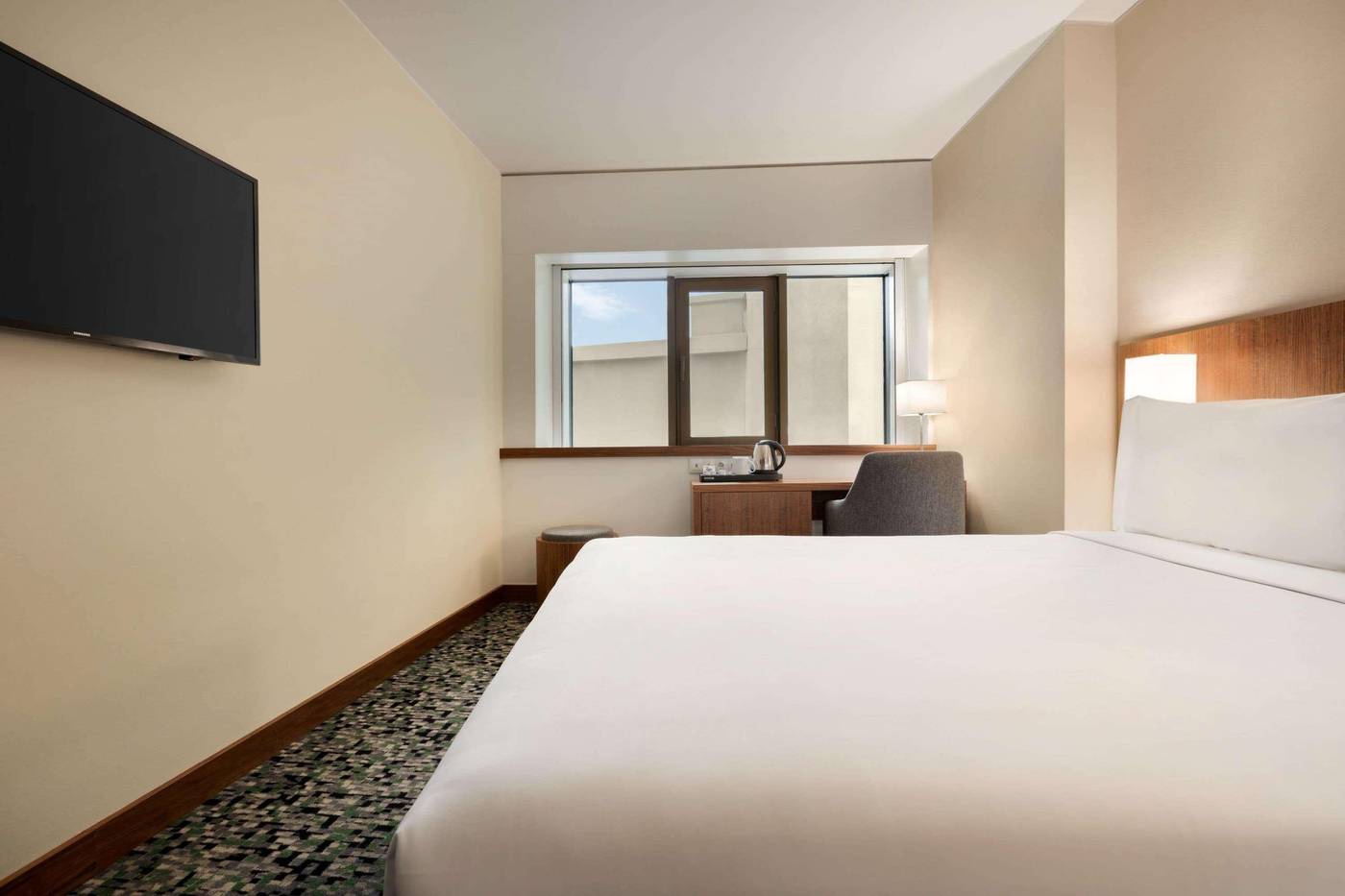 Ramada-by-Wyndham-Lisbon-Room-37