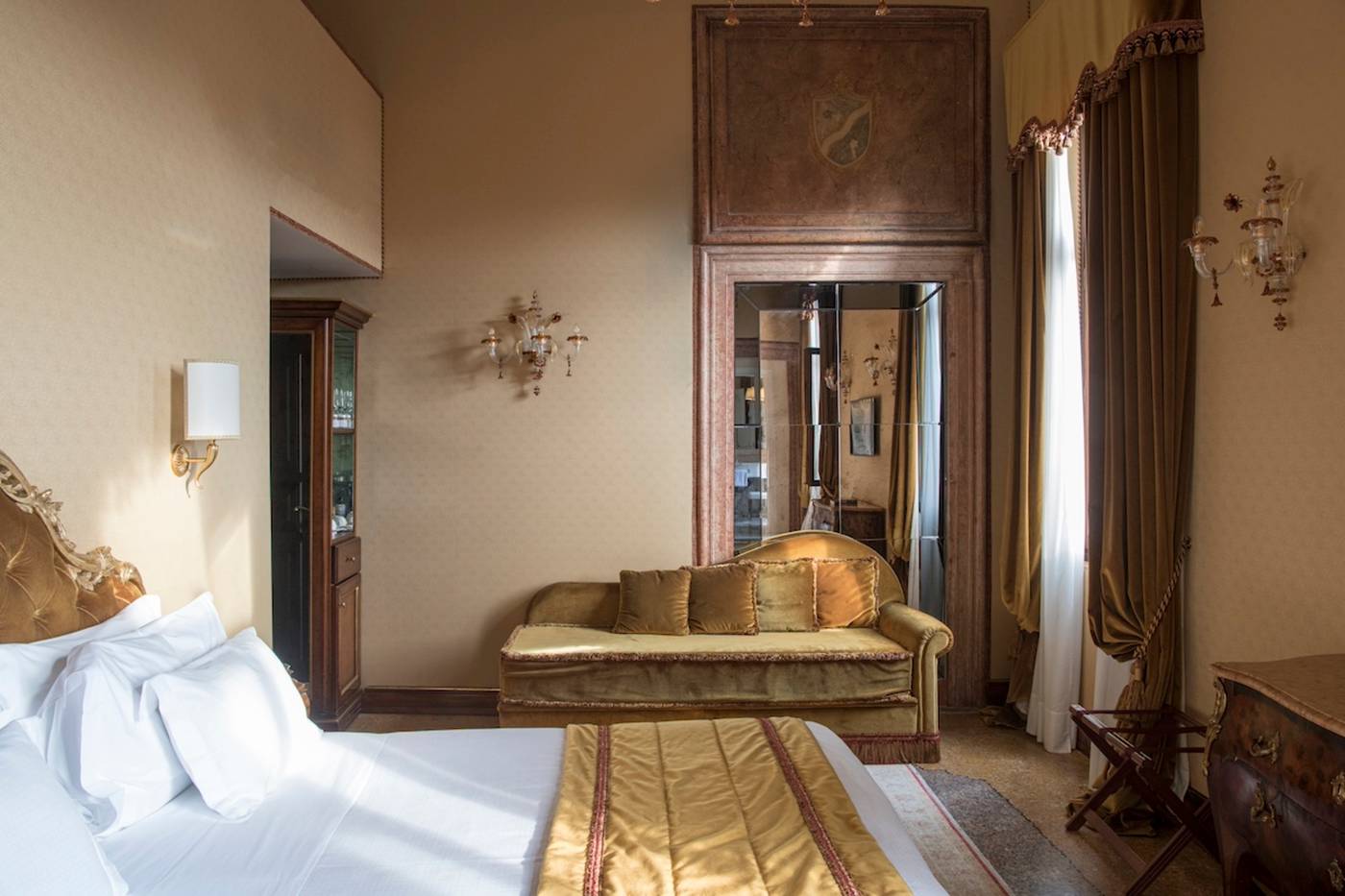 Nani-Mocenigo-Palace-Room-30