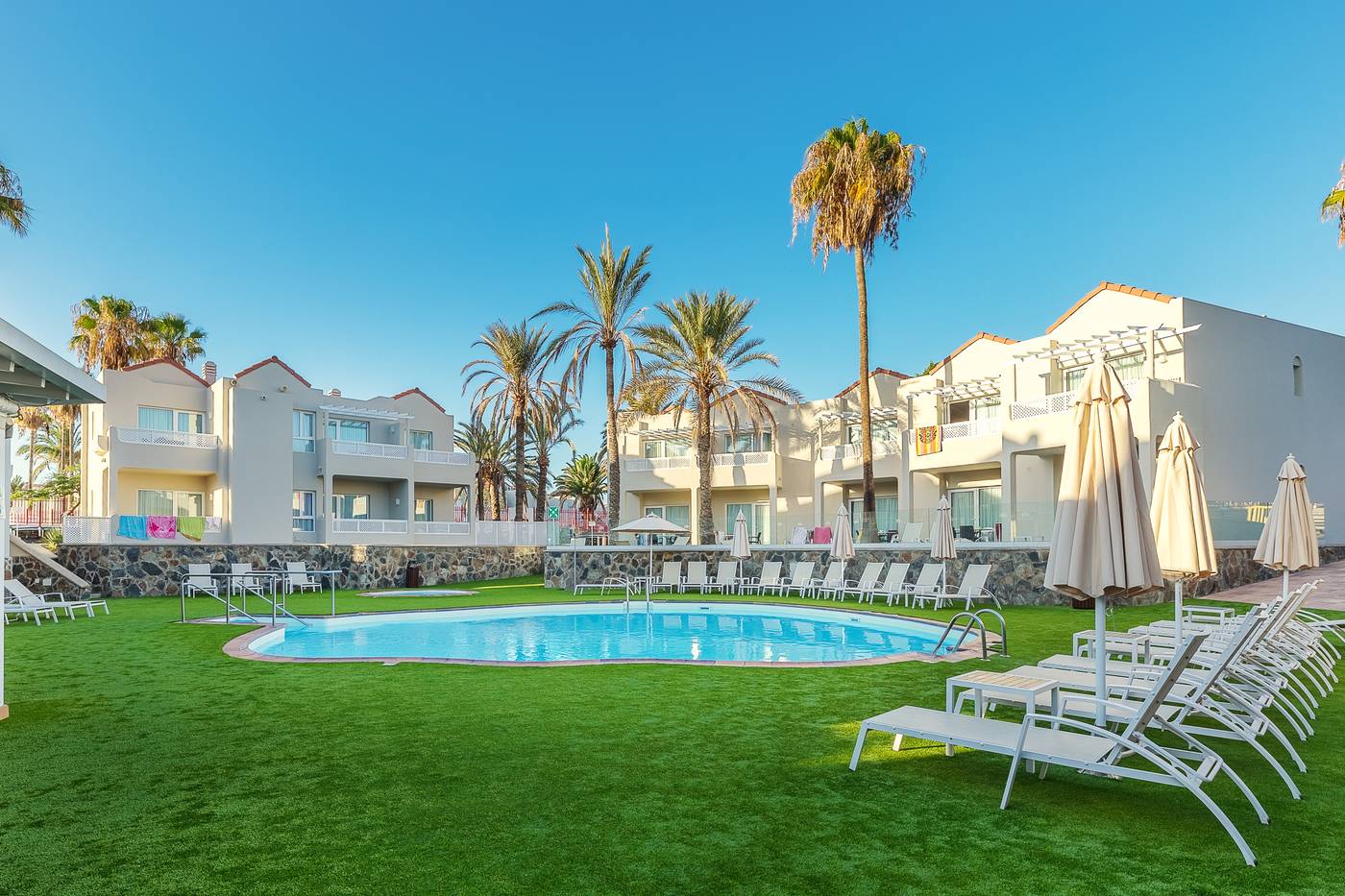 Apartamentos-Koala-Garden-LIVVO-Home-Collection-Pool-4