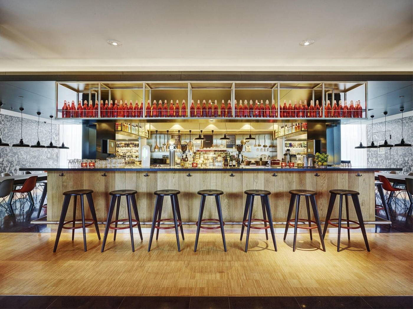 Citizenm-Schiphol-Airport-Hotel-Bar-16