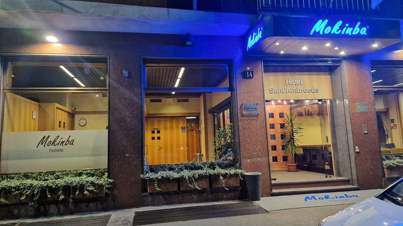 Hotel-Sant-Ambroeus-Lobby-6