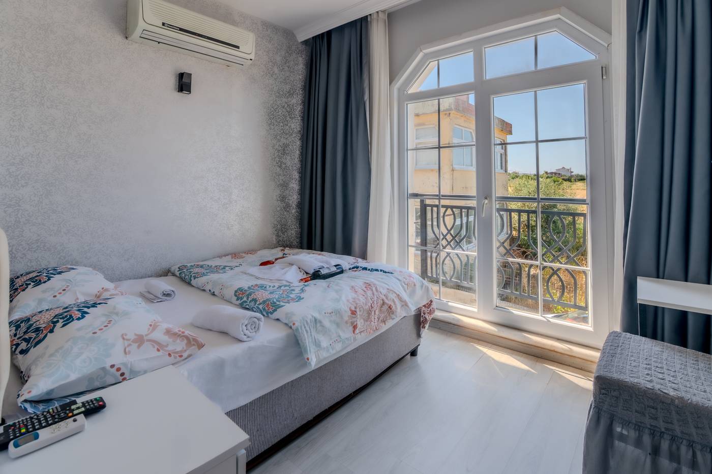 Airport-Black-Sea-Hotel---Restaurant-Room-6