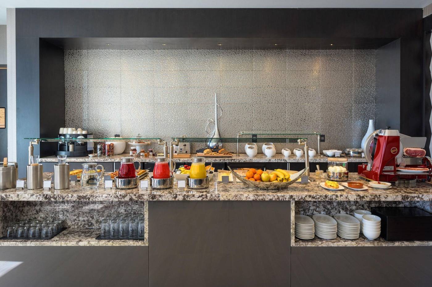 AC-Hotel-Boston-North-Restaurant-38