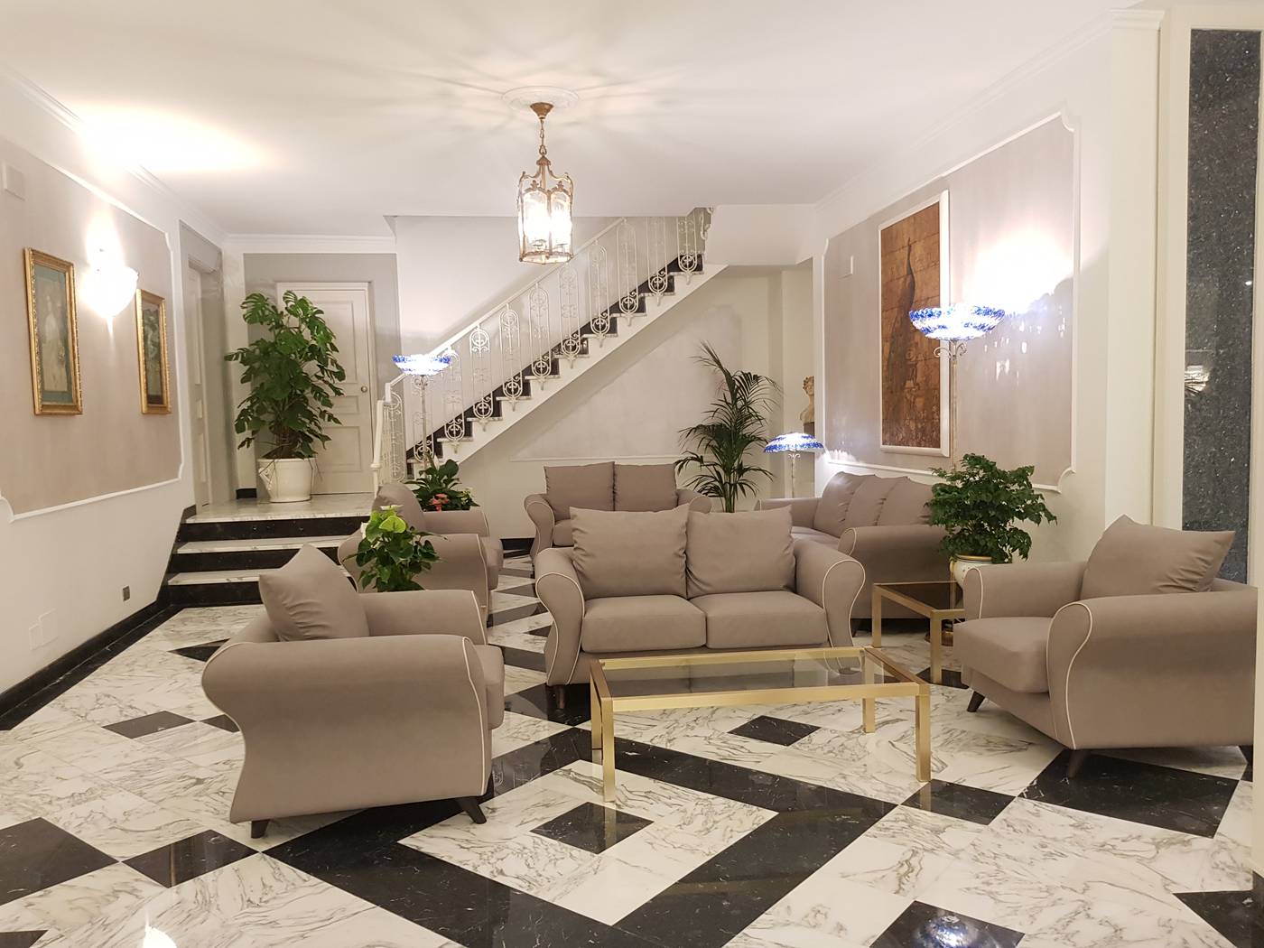 Hotel-Berchielli--Florence-Lobby-10