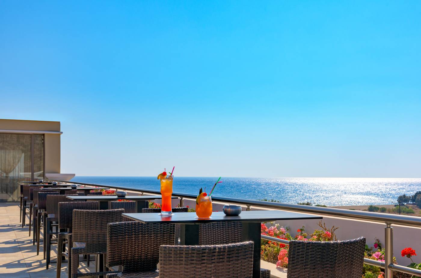 La-Marquise-Luxury-Resort-Complex-Bar-85