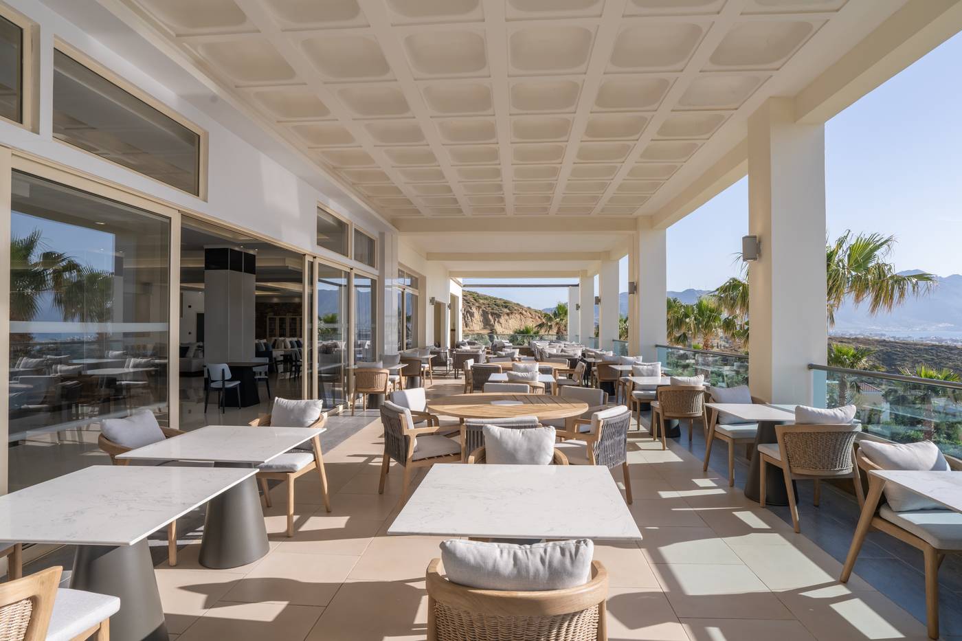 Grand-Blue-Beach-Hotel-Bar-20