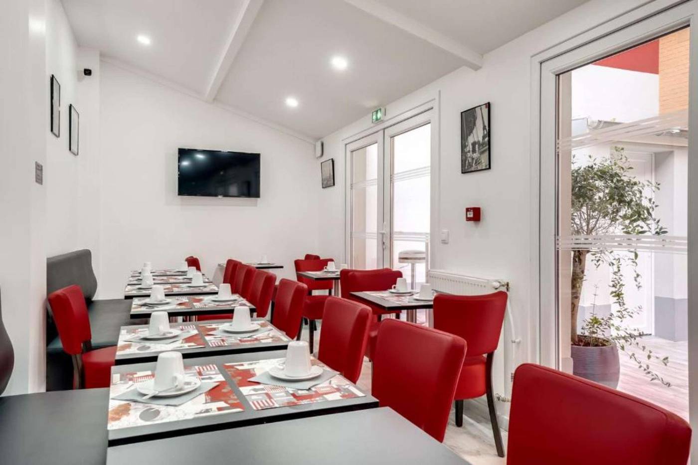 Paris-Hotel-Clichy-Restaurant-8