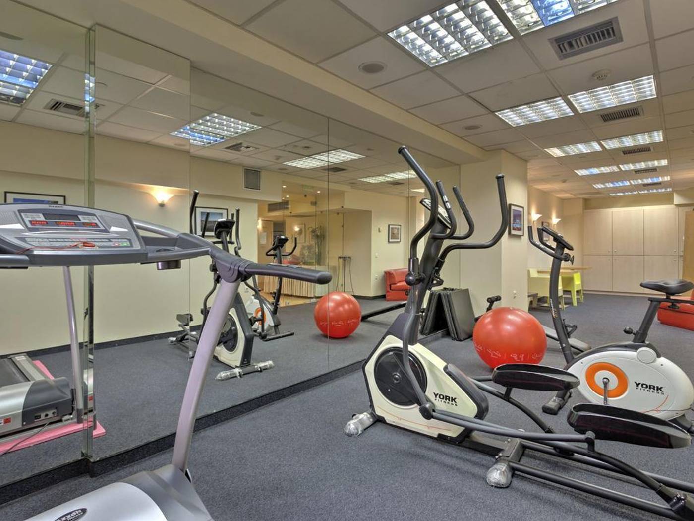 Polis-Grand-Hotel-Sports-and-Entertainment-65