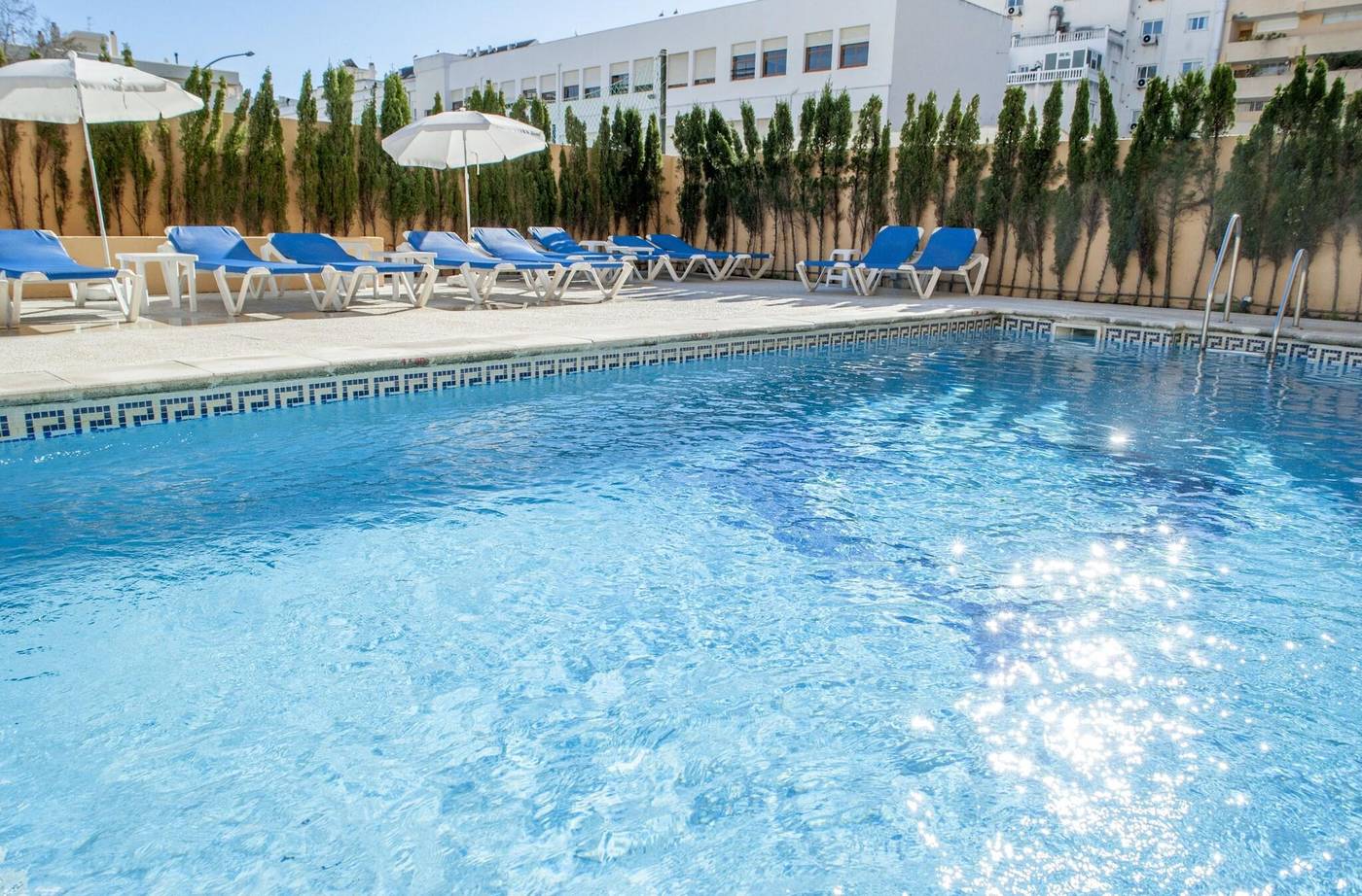 El-Faro-Marbella-Pool-2