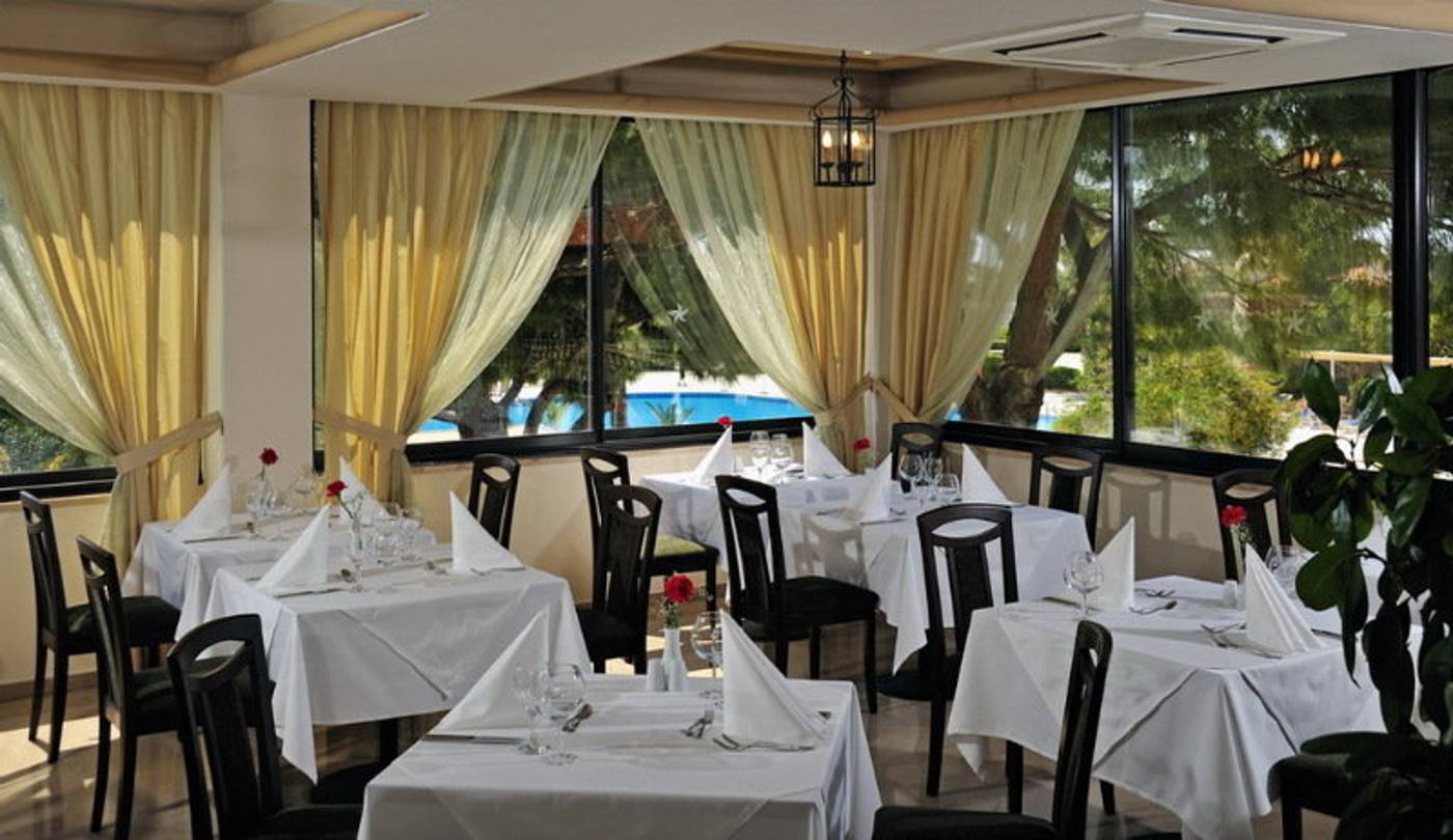 Bellis-Deluxe-Hotel-Restaurant-37