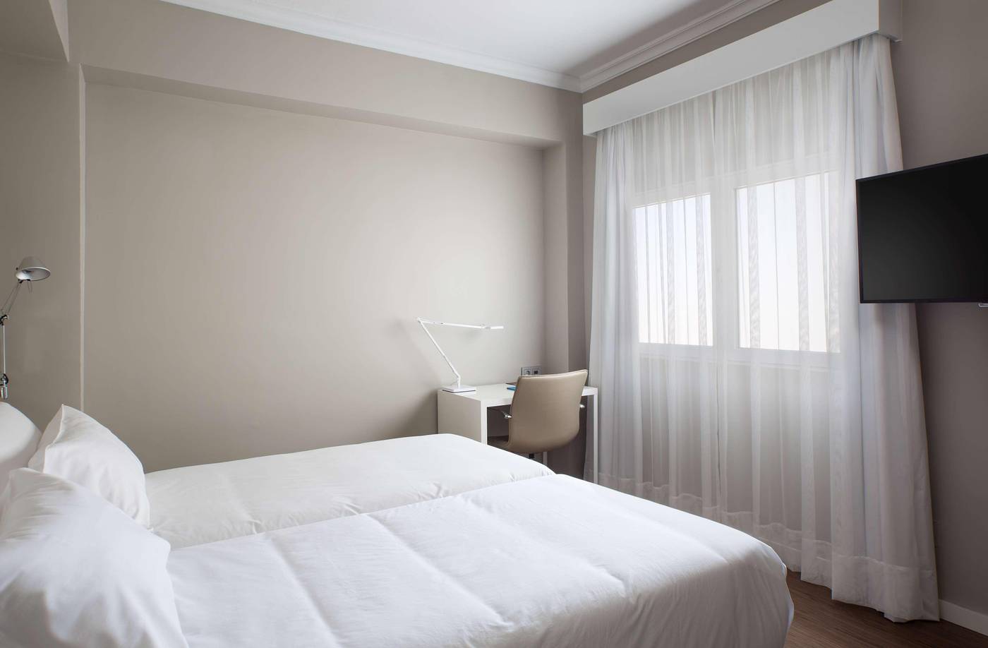 NH-Las-Palmas-Playa-las-Canteras-Room-12