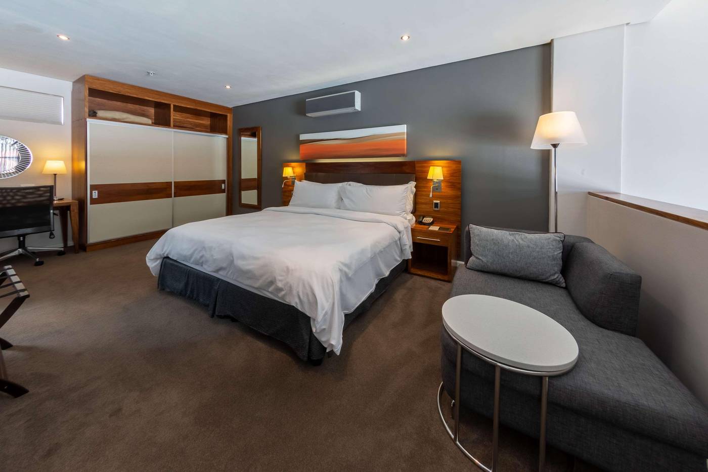 Doubletree-by-Hilton-Cape-Town-Room-28
