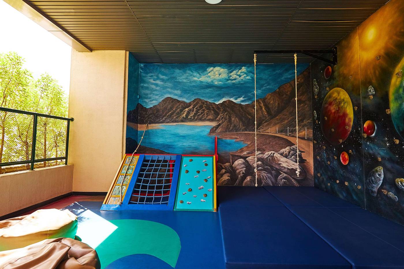 Radisson-Blu-Residence-Dubai-Marina-Sports-and-Entertainment-53