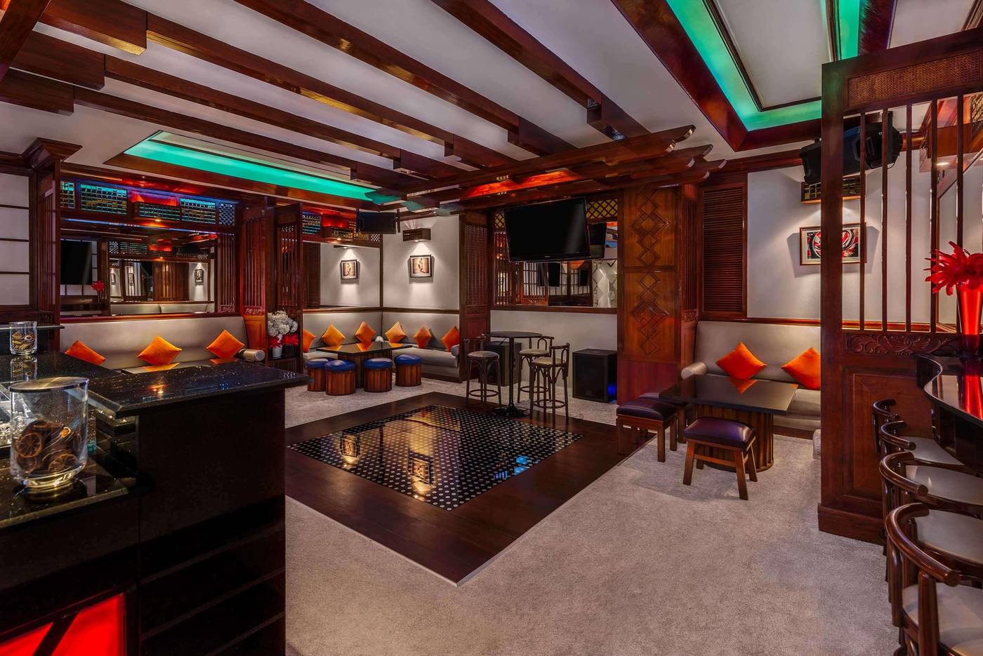 Hyatt-Regency-Dubai-Bar-61