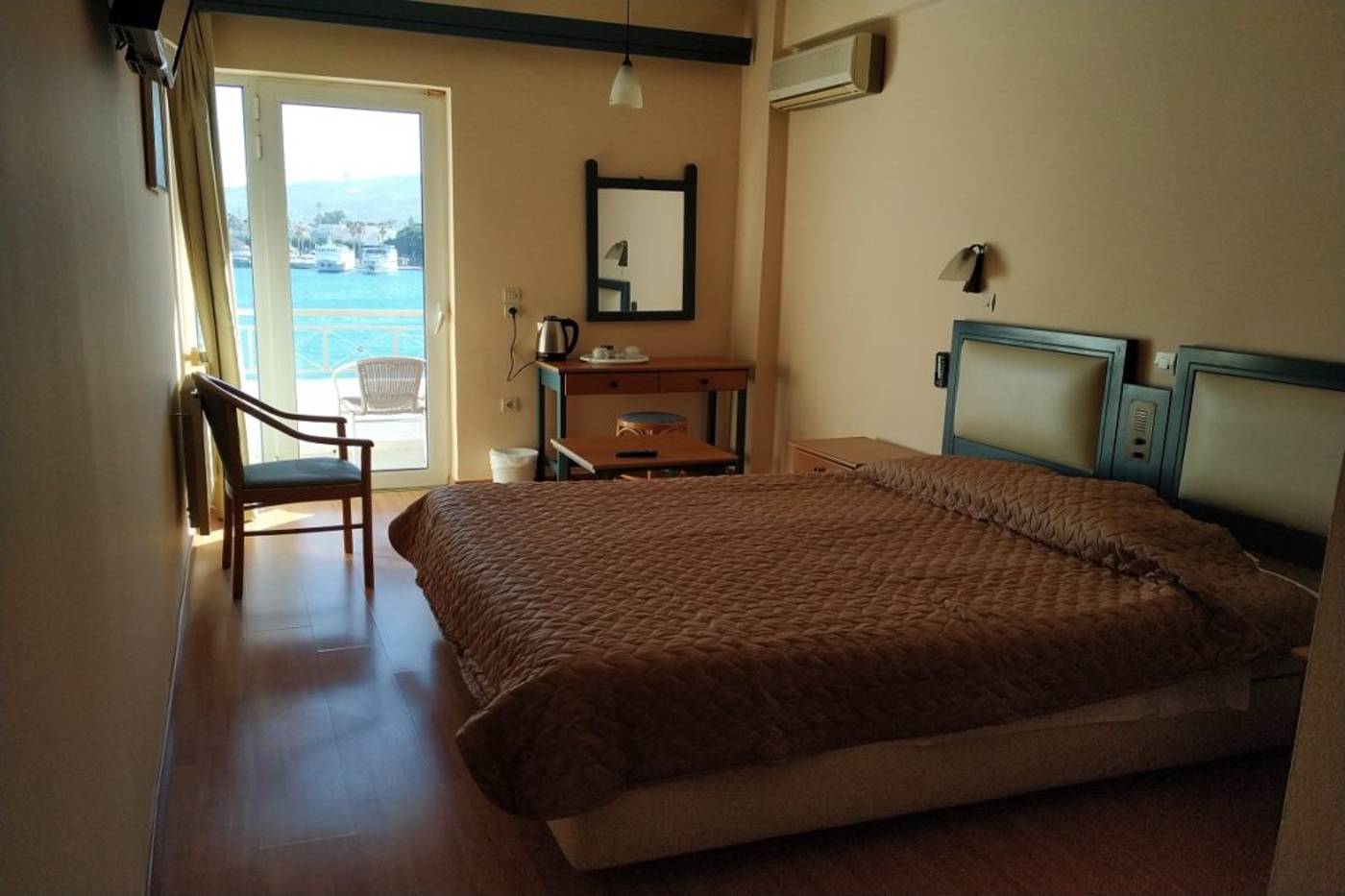 Astron-Room-8