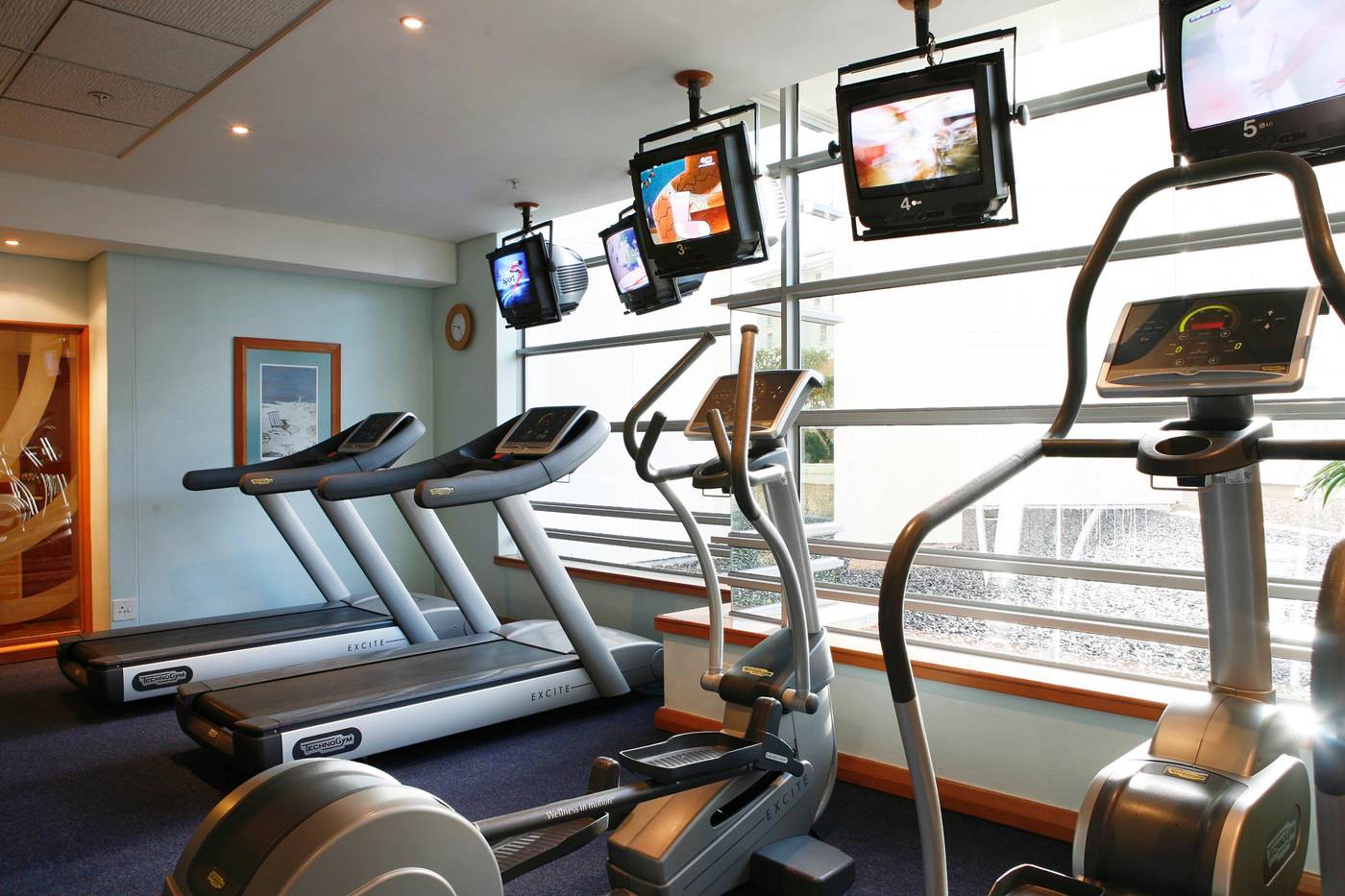 Southern-Sun-Cape-Town-Waterfront-Sports-and-Entertainment-34