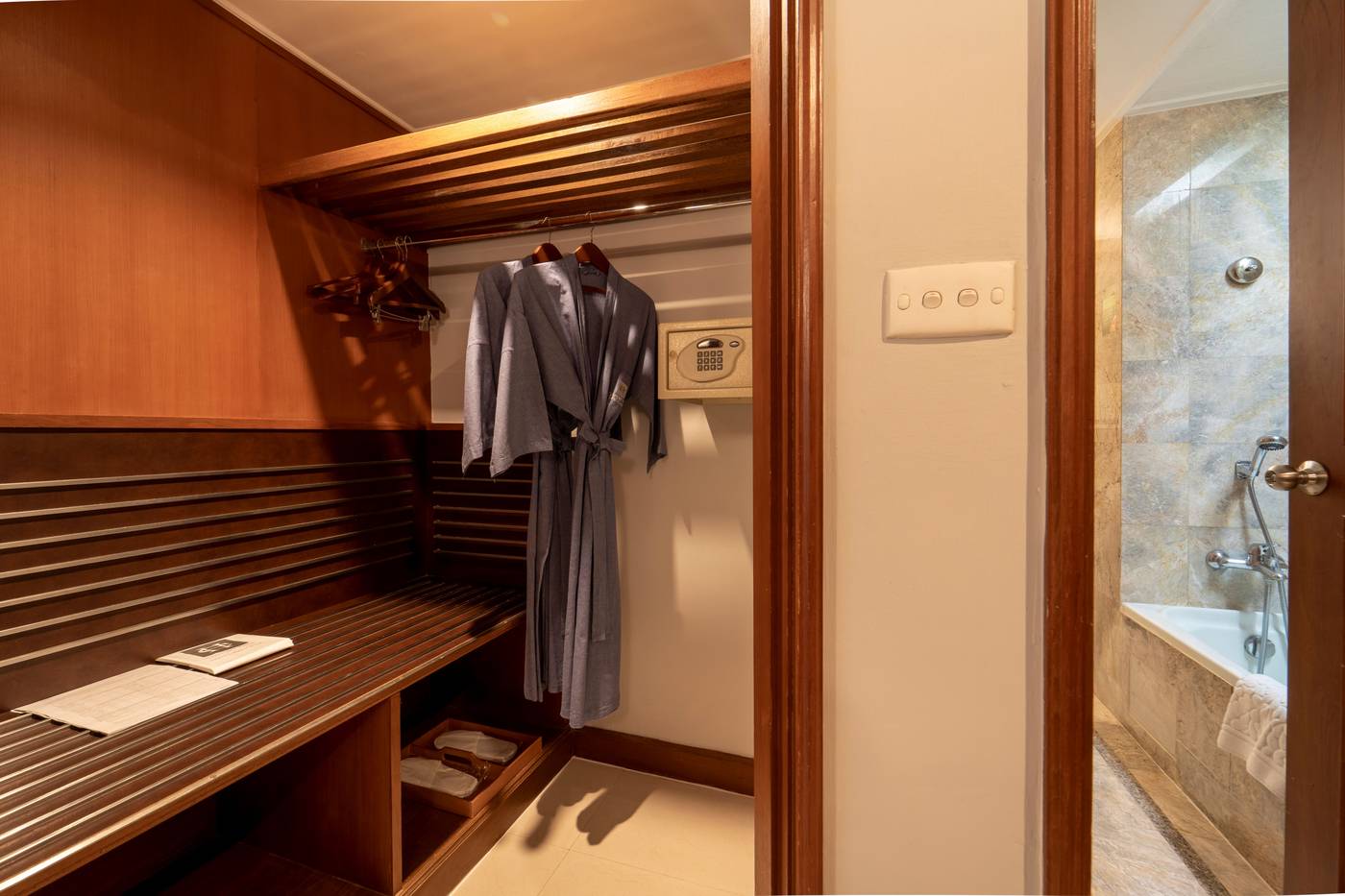 Century-Park-Room-54