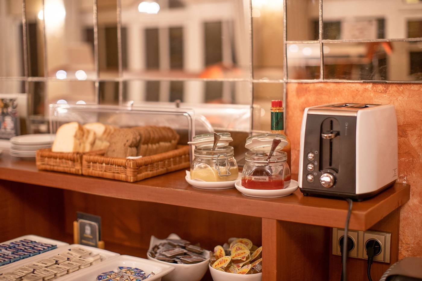 Hotel-Meteor-Plaza-Prague-Restaurant-38