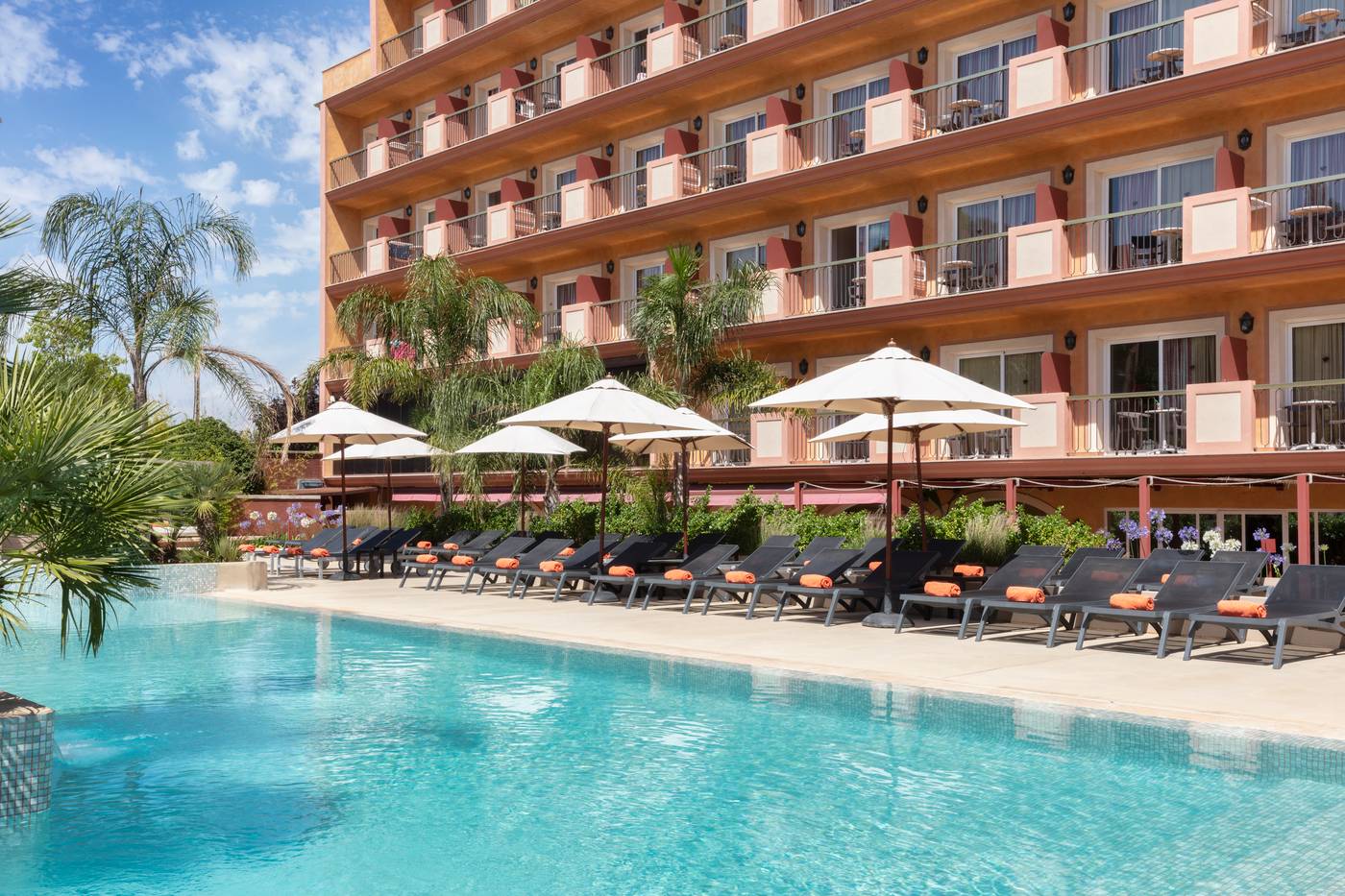 Luna-Club-Pool-10