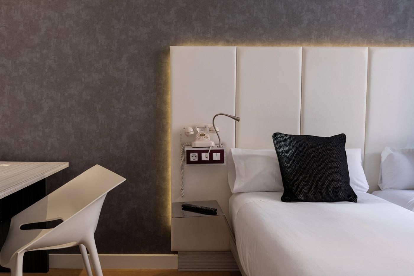 Petit-Palace-Santa-Barbara-Room-20