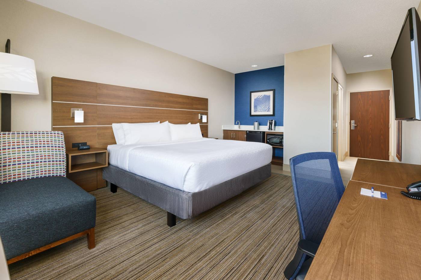 Holiday-Inn-Express-Boston-Room-5