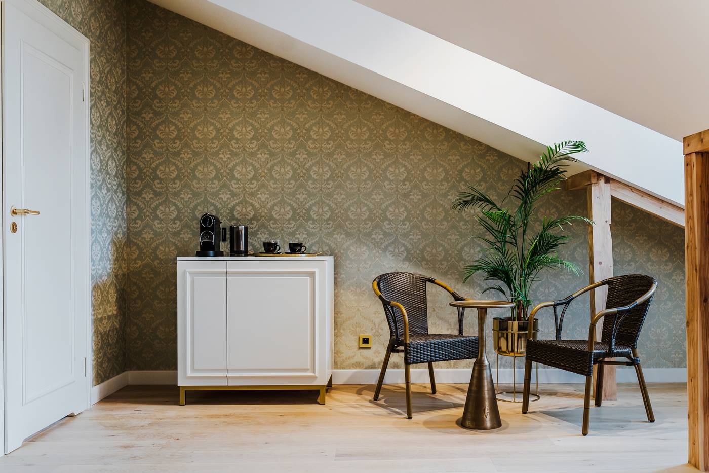 Hotel-Unicus-Palace-Old-Town---Destigo-Hotels-Room-3