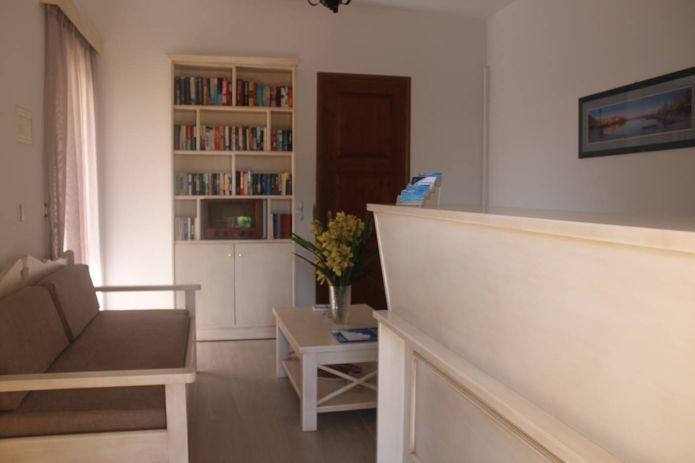 Sunny-Suites-Lobby-25